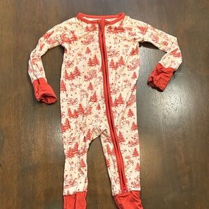 Classic Claus Little One Shop sleeper